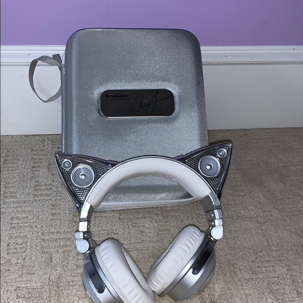 Brookstone Limited Edition Ariana Grande Headphone